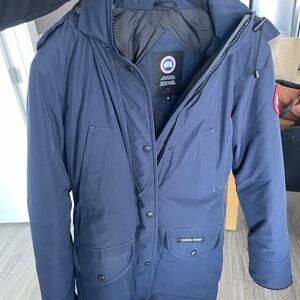 Canada Goose navy blue - like new!
Size small
